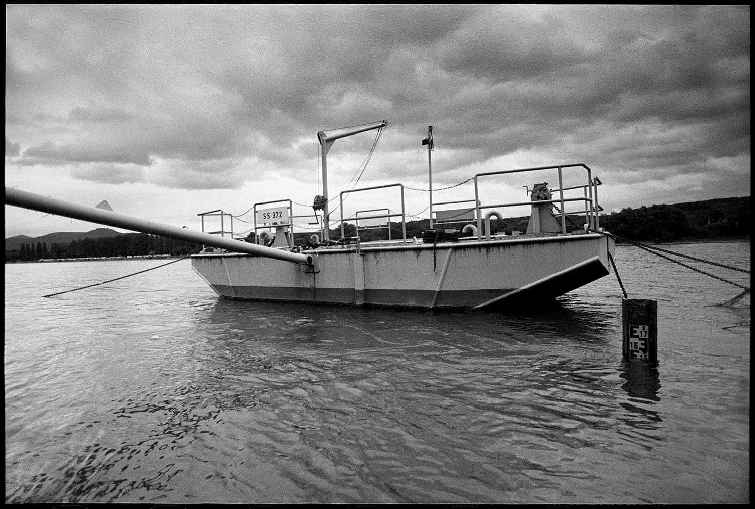 Pegelschiff Oberwinter - Rheinromantik, eine Fotoserie von Dan Hummel, Schwarzweißfotos