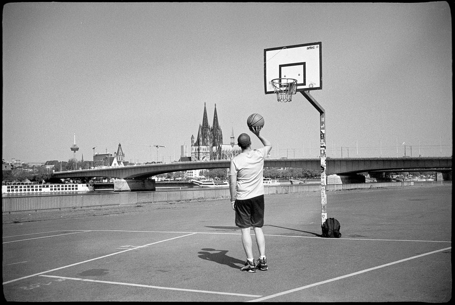 Korb in Köln - Rheinromantik, eine Fotoserie von Dan Hummel, Schwarzweißfotos