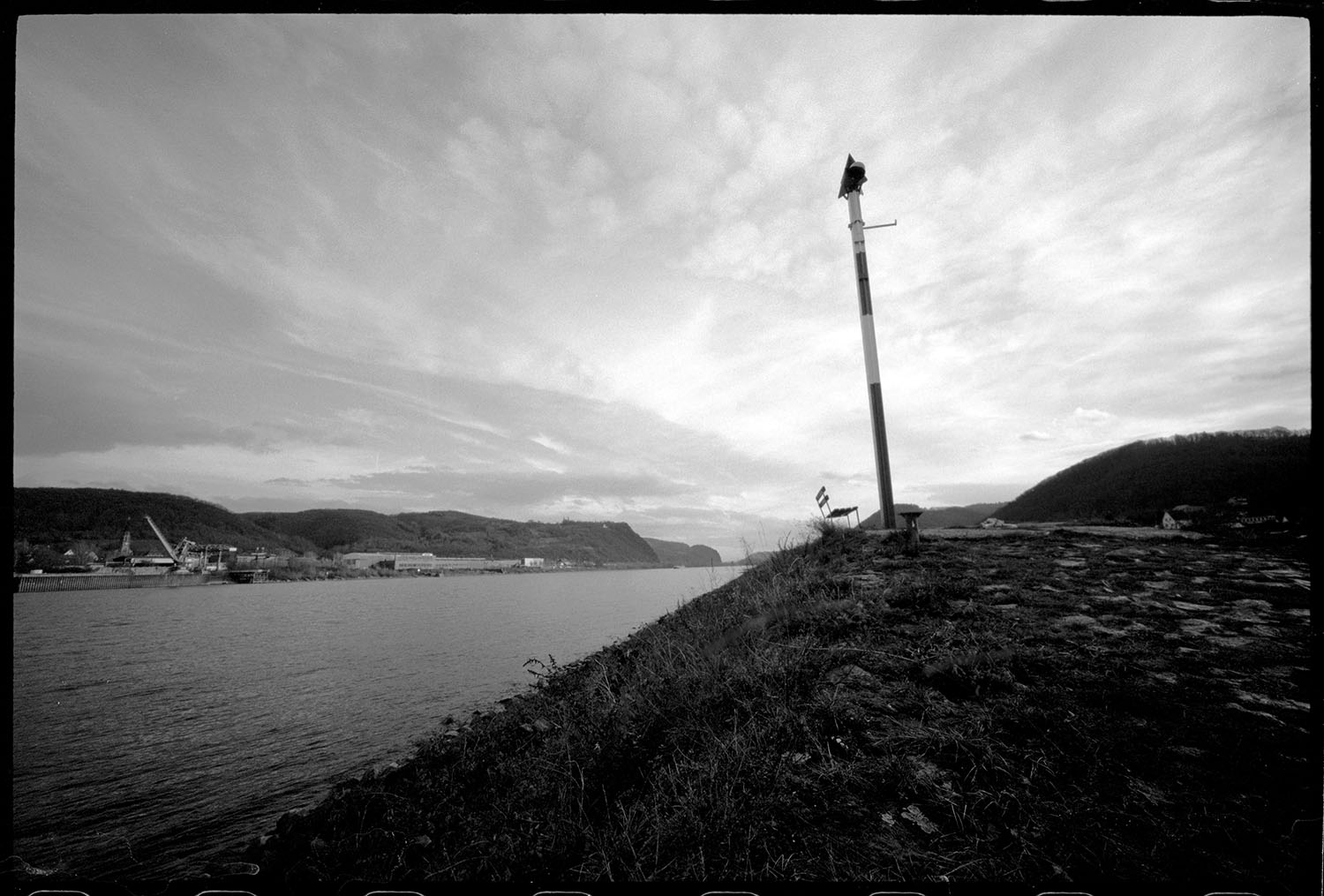 Am Brohler Hafen - Rheinromantik, eine Fotoserie von Dan Hummel, Schwarzweißfotos
